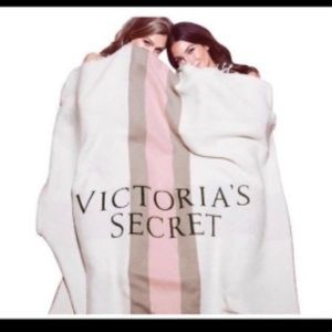 NEW Victoria’s Secret Pink Grey Cream Christmas Blanket Throw 50”x60” in Package